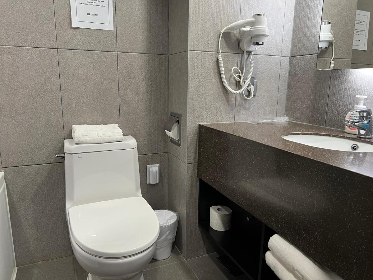 Incheon Rivieraverium Hotel Bagian luar foto